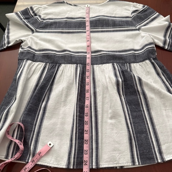 Crown & Ivy Peplum Top Black & White Long Sleeve Aztec Babydoll Women’s Size Med - Picture 11 of 13